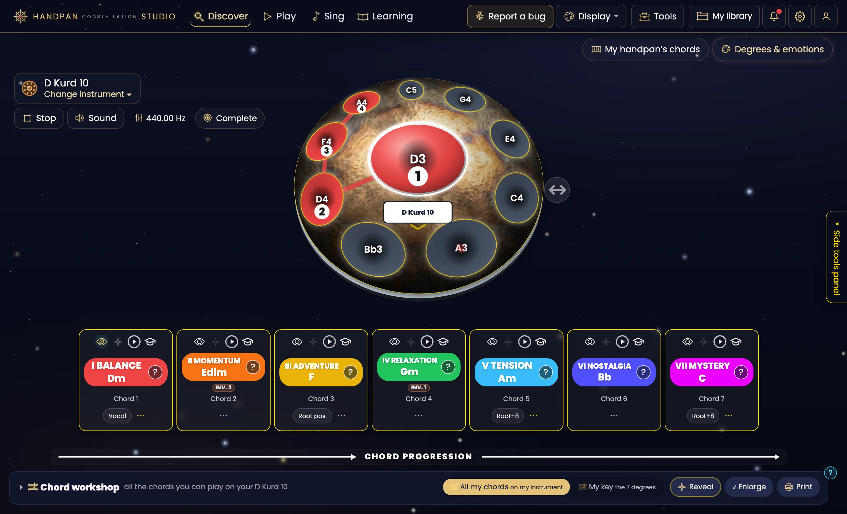 The same screen on an acoustic D Kurd 10 handpan, Starry Night theme. The eye on I BALANCE Dm is on: the notes of the chord light up in red, numbered 1 on the D3 ding, 2 on D4, 3 on F4, 4 on A4, joined by a line; the handpan's screen reads “D Kurd 10”. On the left, under the instrument name, the Stop, Sound, 440.00 Hz and Complete buttons. At the bottom, the seven cards: I BALANCE Dm, II MOMENTUM Edim (inversion 2), III ADVENTURE F, IV RELAXATION Gm (inversion 1), V TENSION Am, VI NOSTALGIA Bb, VII MYSTERY C.