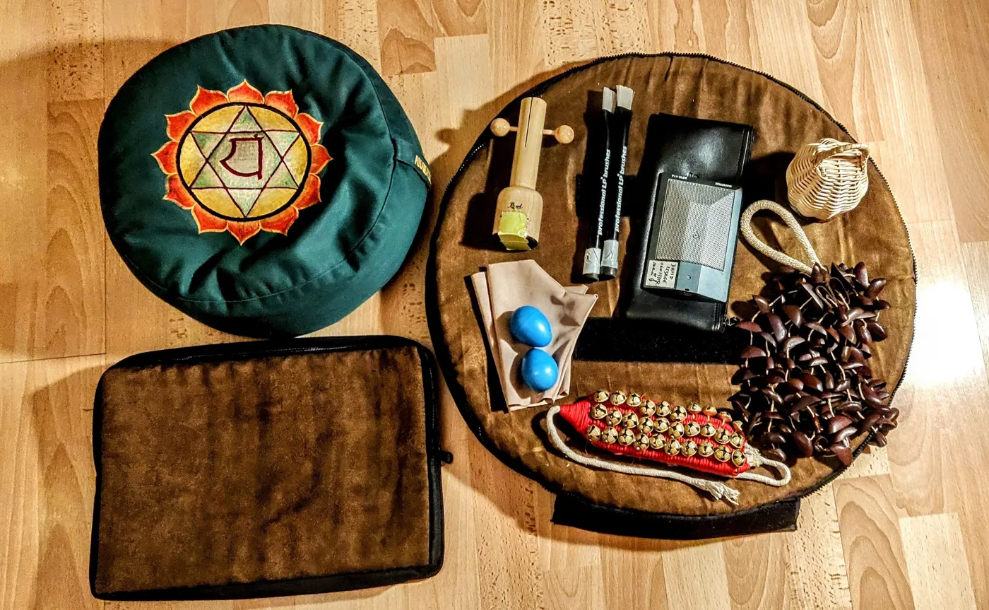 The full set: calabash, accessories and case.